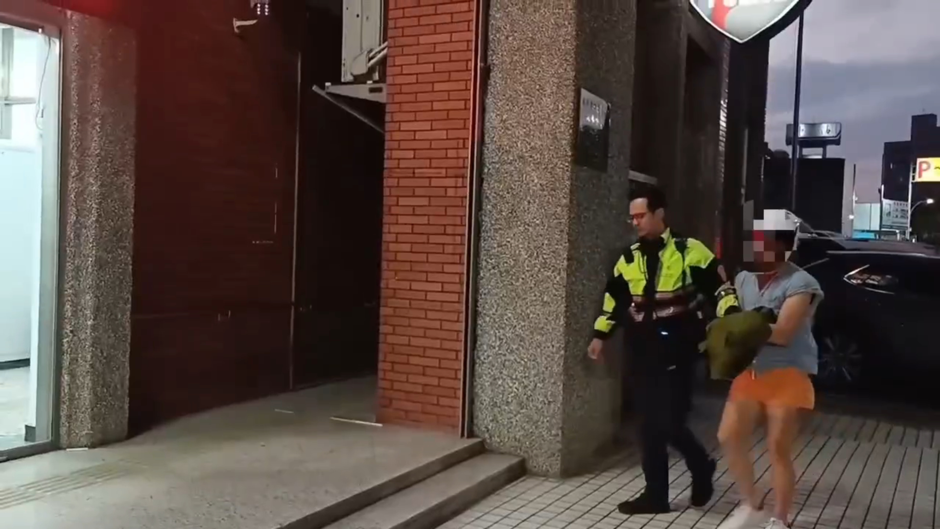 警方依《刑法》公共危險及過失傷害等罪嫌,將韓男上銬逮捕移送偵辦。