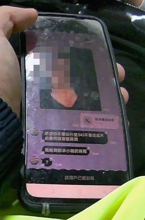 網友自稱有參加幫派，並語帶威脅表示若楊女不配合繳款，就要她「當心自身安全」，還限定她「只給你30分鐘」繳費。