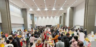 ▲工策會日前於市府內舉辦十大伴手禮「專家評選」，近200家店家同場較勁。