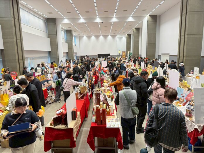 ▲工策會日前於市府內舉辦十大伴手禮「專家評選」，近200家店家同場較勁。