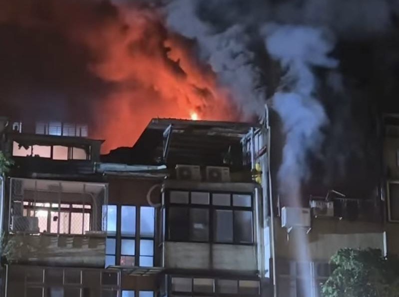 台北市中山區龍江路1處公寓今（4）日凌晨3時許驚傳火警！