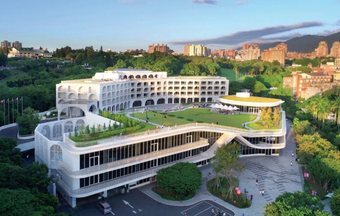 2026010510113760c9810