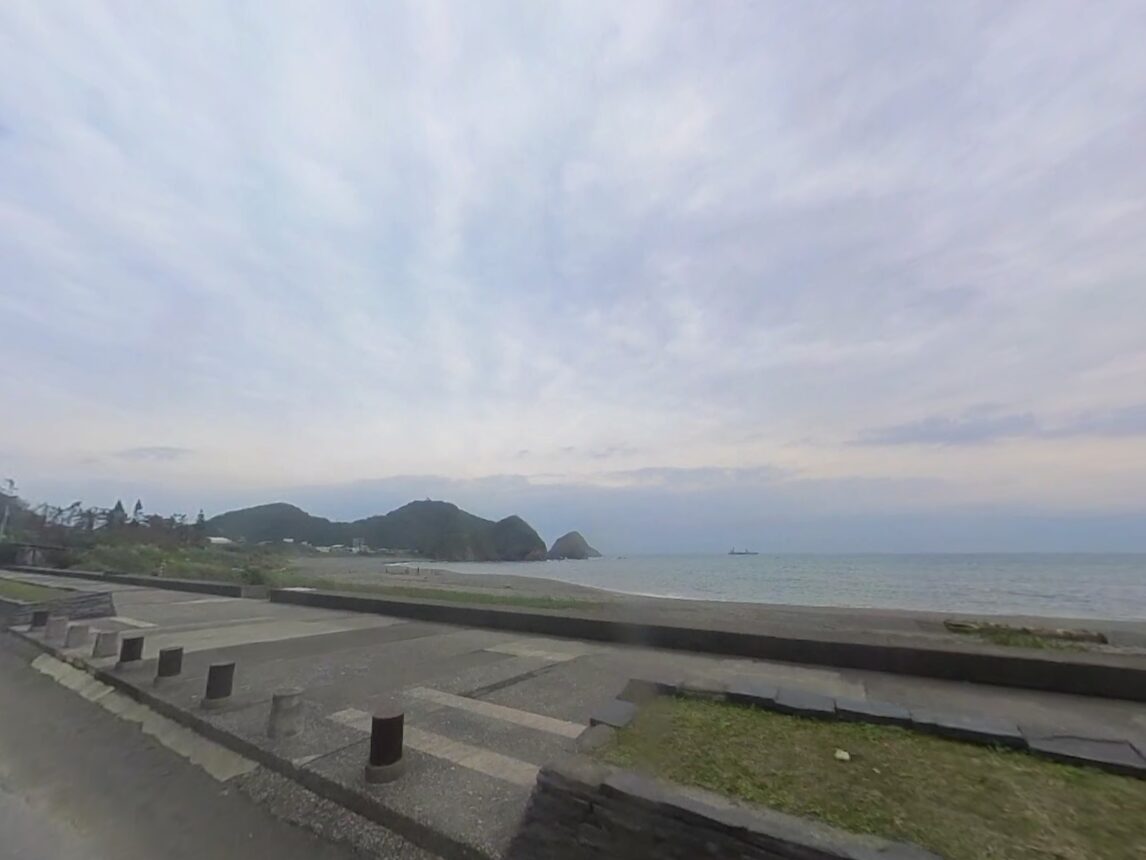 宜蘭縣南方澳知名景點內埤海灘，前（9）日晚間21時許驚傳落海意外。