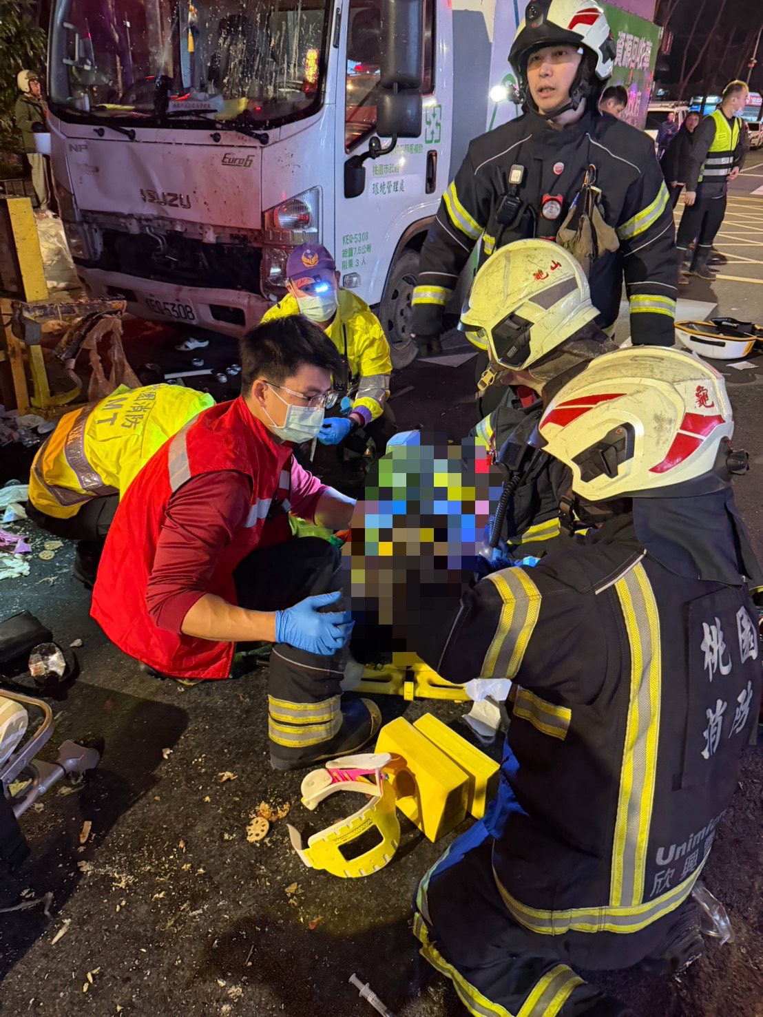 現場共計造成7人受傷，其中1名婦人當場失去生命徵象。