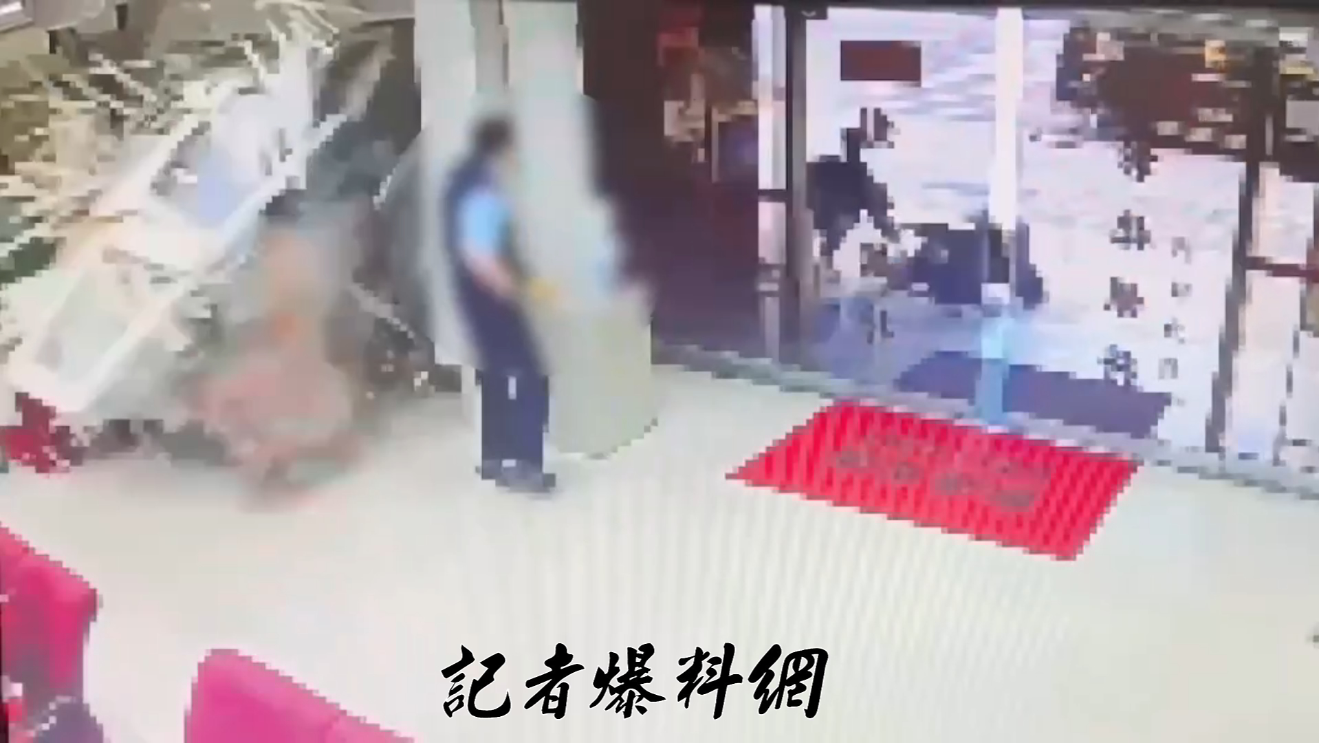 68歲林姓男子駕駛「三立電視台」採訪車,疑因加速搶黃燈造成整輛車失控,直直撞進彰化銀行吉林分行。