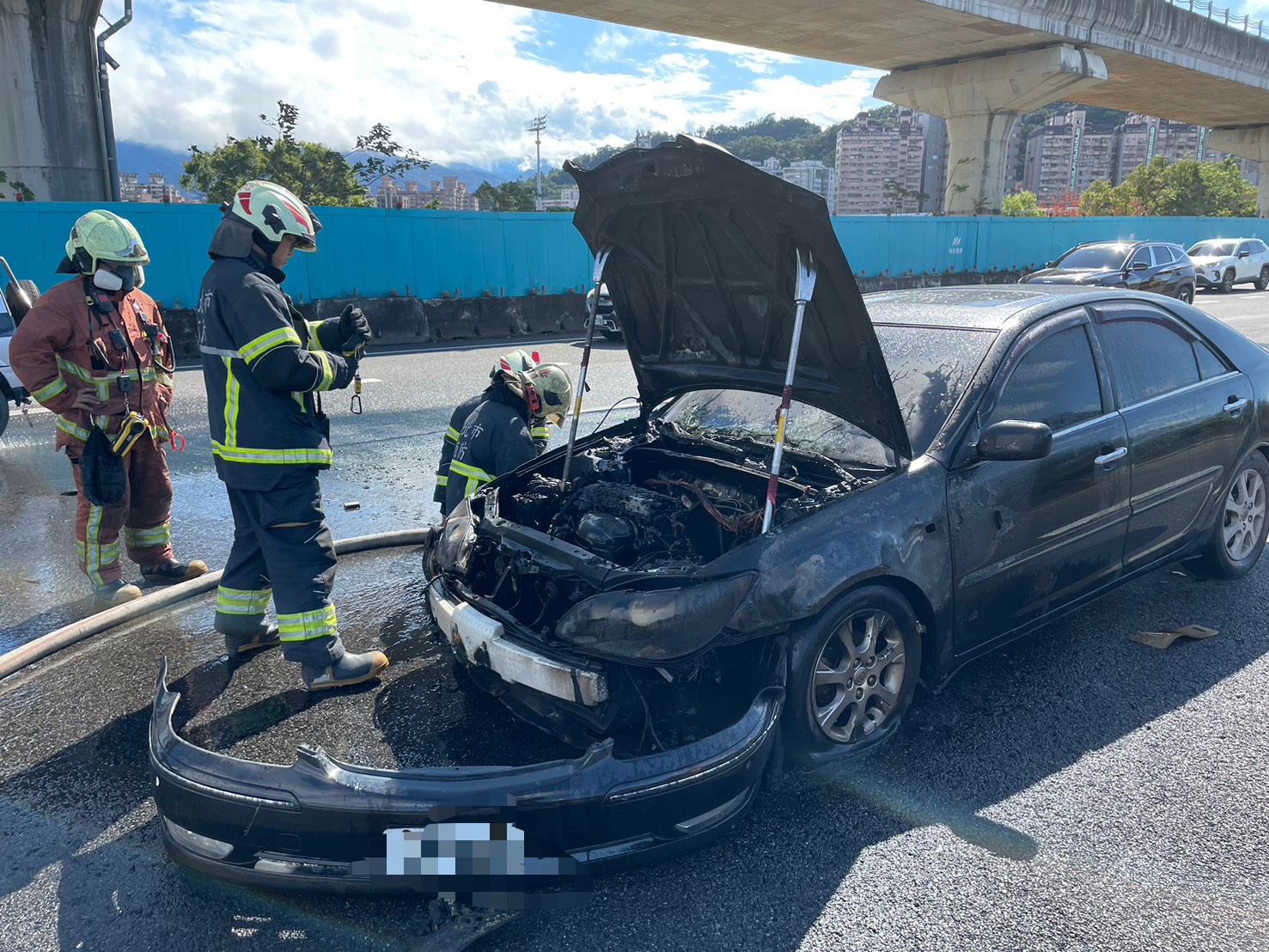 國道3號北上50公里新北三鶯路段,今(24)日中午12時許發生1起火燒車事故。