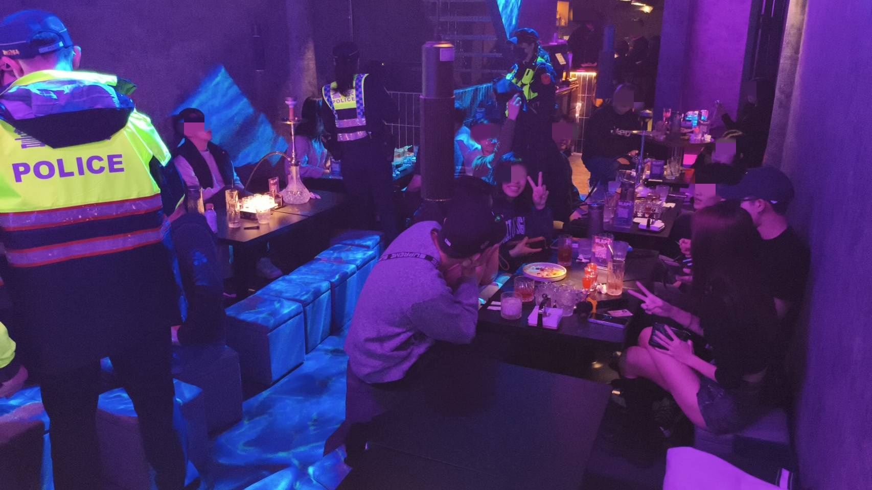 中壢警分局本週（24日至30日）動員逾100名警力，結合桃警團隊刑事、保安、交通大隊及外事科，針對轄內青少年易聚集處所執行「雷霆除暴」專案勤務。