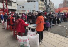 境福宮歲末助弱勢 除夕燒頭香贈美金紅包