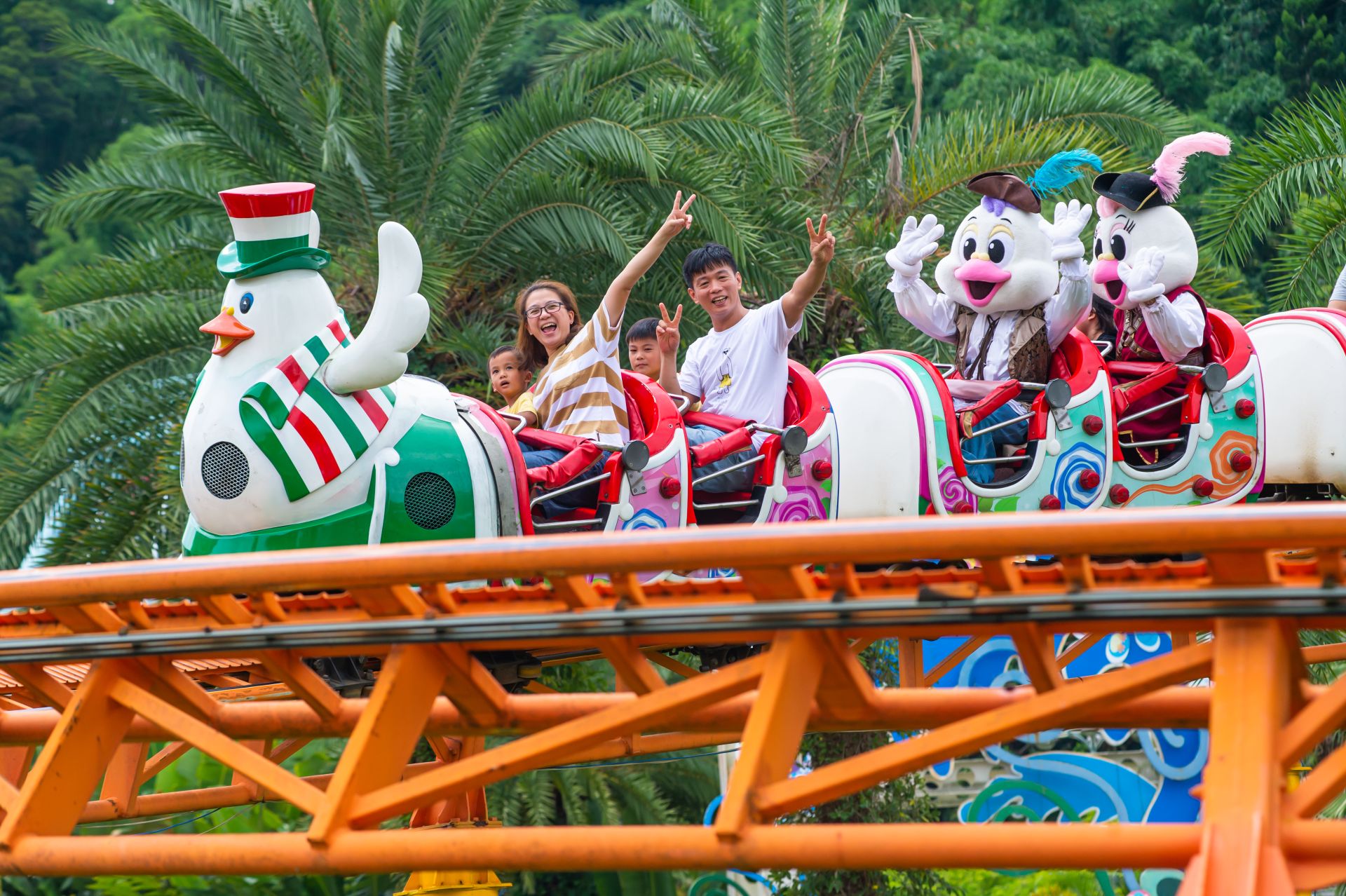 親子最愛的咕咕飛車，是許多家庭到劍湖山世界必玩的經典設施。