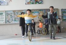 不畏跌倒 獨輪車展現孩子挫折到發光的自信