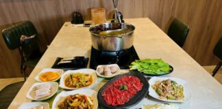 台中「牛境溫體牛涮涮鍋」有濃郁香醇的紅燒及香麻帶勁的麻辣，兩種風味以鴛鴦鍋方式呈現，還有多種風味熱炒，跳脫一般純吃鍋的單調感。(圖/記者林均和攝)