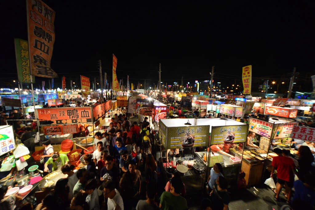 北斗夜市人潮熱絡，展現區域成熟生活機能與在地消費動能，成為吸引自住族群的重要生活條件。