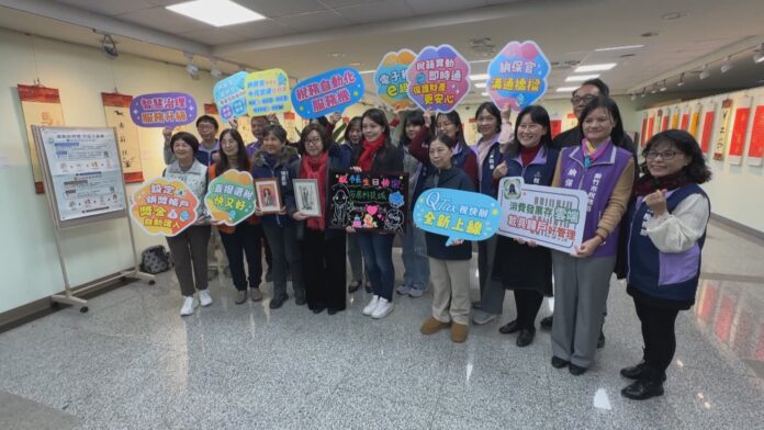 送春聯迎馬年 租稅宣導結合書法藝術