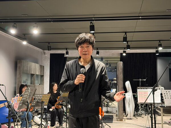 洪榮宏現身演唱會彩排。（圖／阿爾發音樂提供）