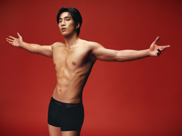 婁峻碩突破尺度內褲入鏡。（圖／Calvin Klein 提供）