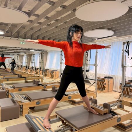 唐綺陽狂甩26公斤,瘦出「鉛筆腿」。(圖/翻攝唐綺陽IG)