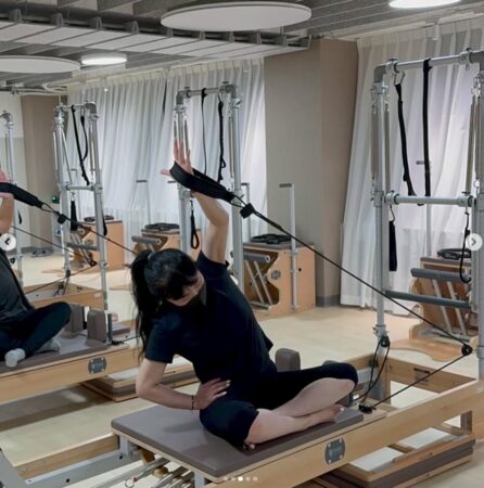 唐綺陽狂甩26公斤,瘦出「鉛筆腿」。(圖/翻攝唐綺陽IG)