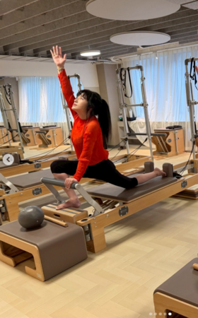 唐綺陽狂甩26公斤,瘦出「鉛筆腿」。(圖/翻攝唐綺陽IG)