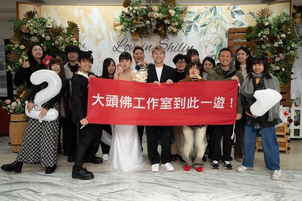 耶嫩和俐馨登記結婚。（圖／翻攝耶嫩Threads）