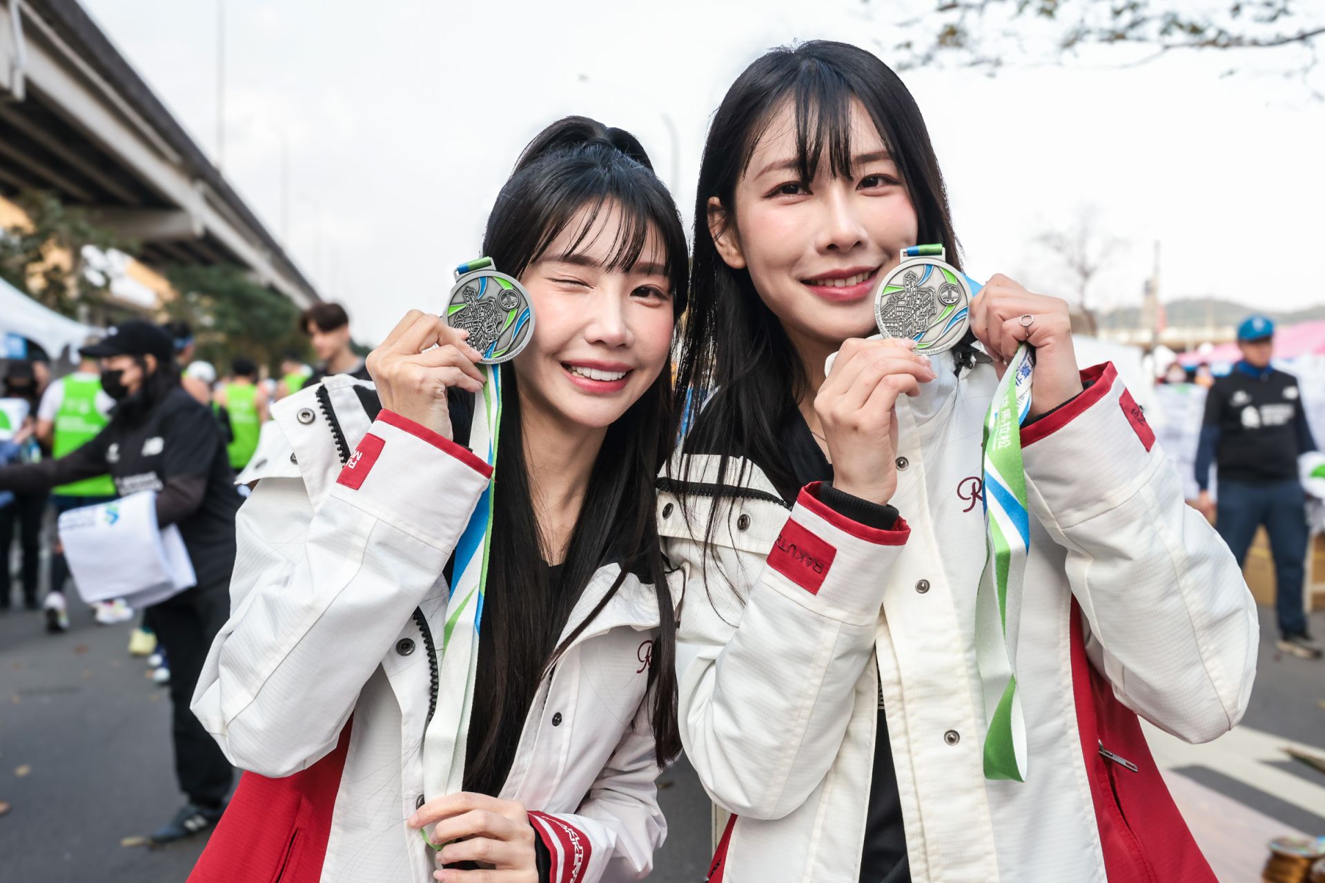 樂天女孩筠熹、KIRA活力應援賽後嘉年華。（圖／渣打臺北公益馬拉松）