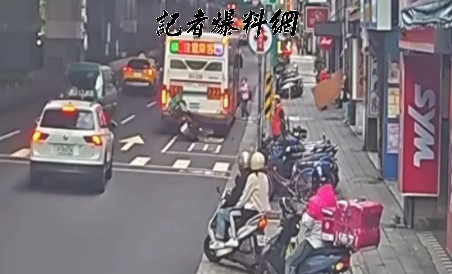 王男向警方自述，外送途中突然恍神、沒注意到車前狀況才釀禍。