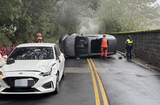 新北市淡水區小坪頂路今(25)日上午7時許發生1起交通事故。