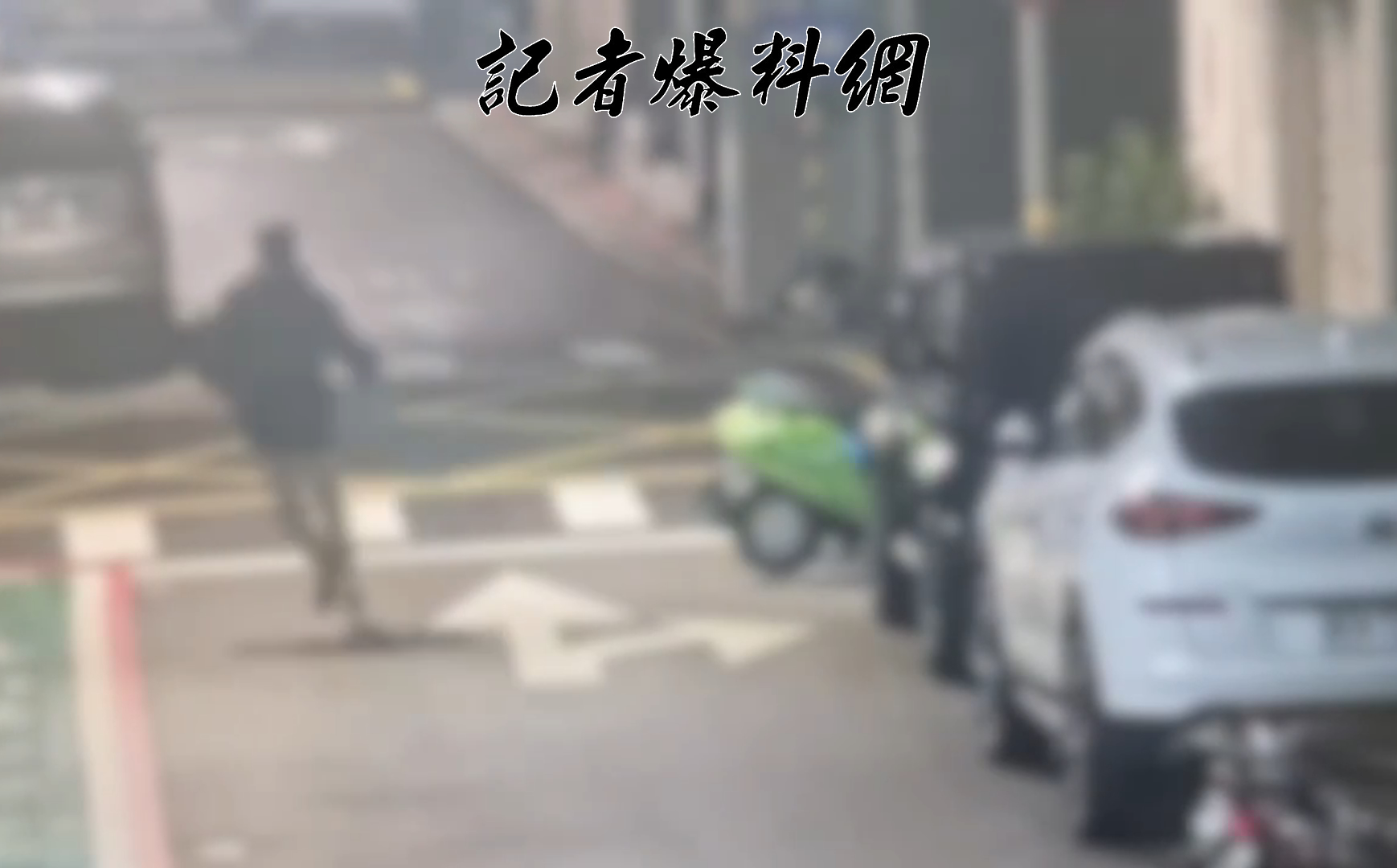 袁男見到警察隨即拔腿狂奔企圖脫逃。