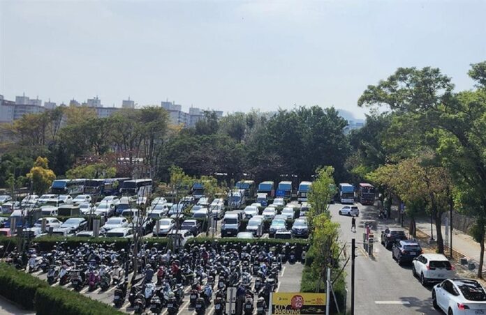 24098c0b8a06d47d73bcb23c25ea6497