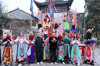 香港群星聚集雲峰屯堡，穿越時光體驗非遺地戲