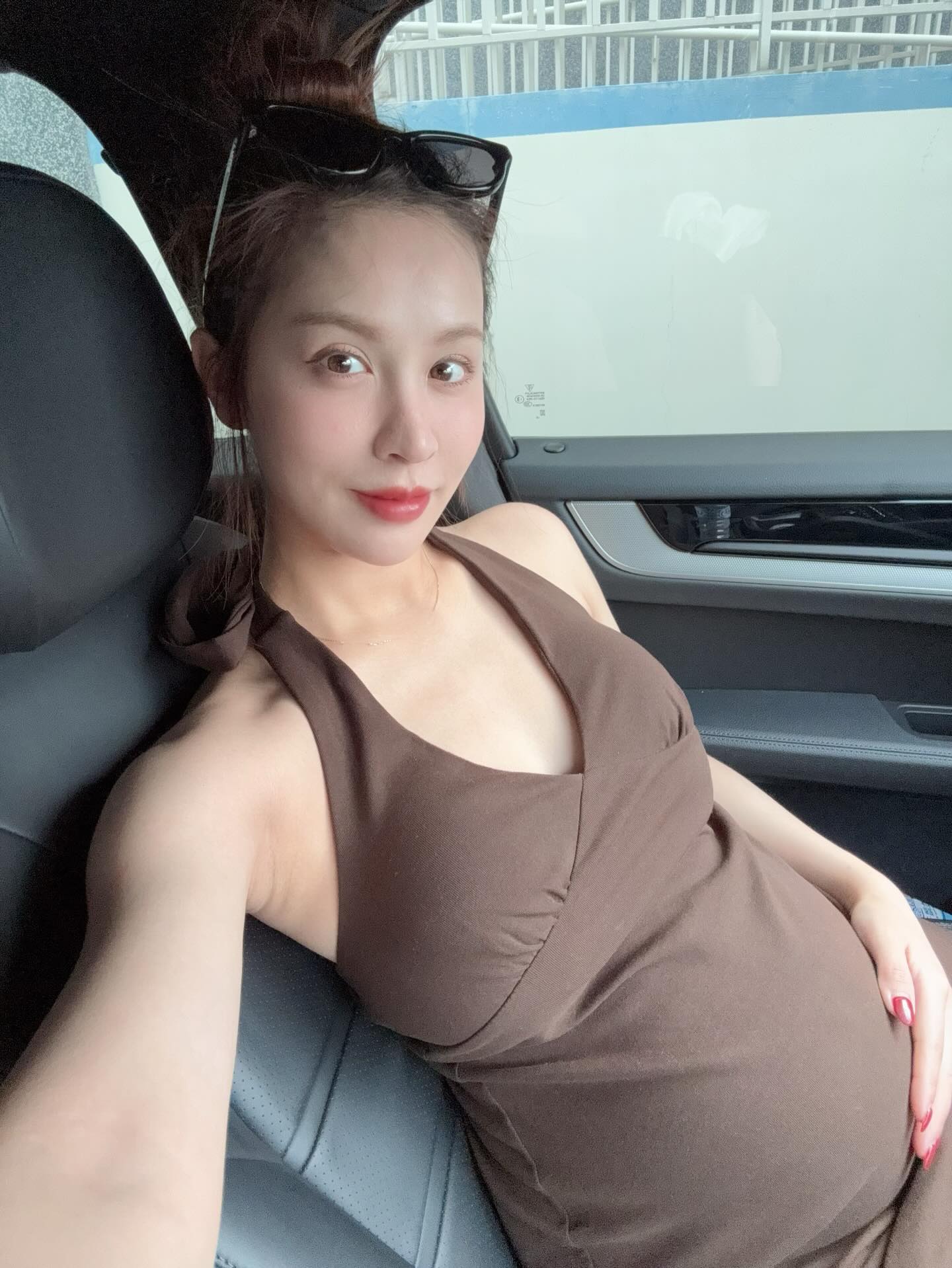 啾啾曬出圓滾滾孕肚。(圖/翻攝啾啾IG)