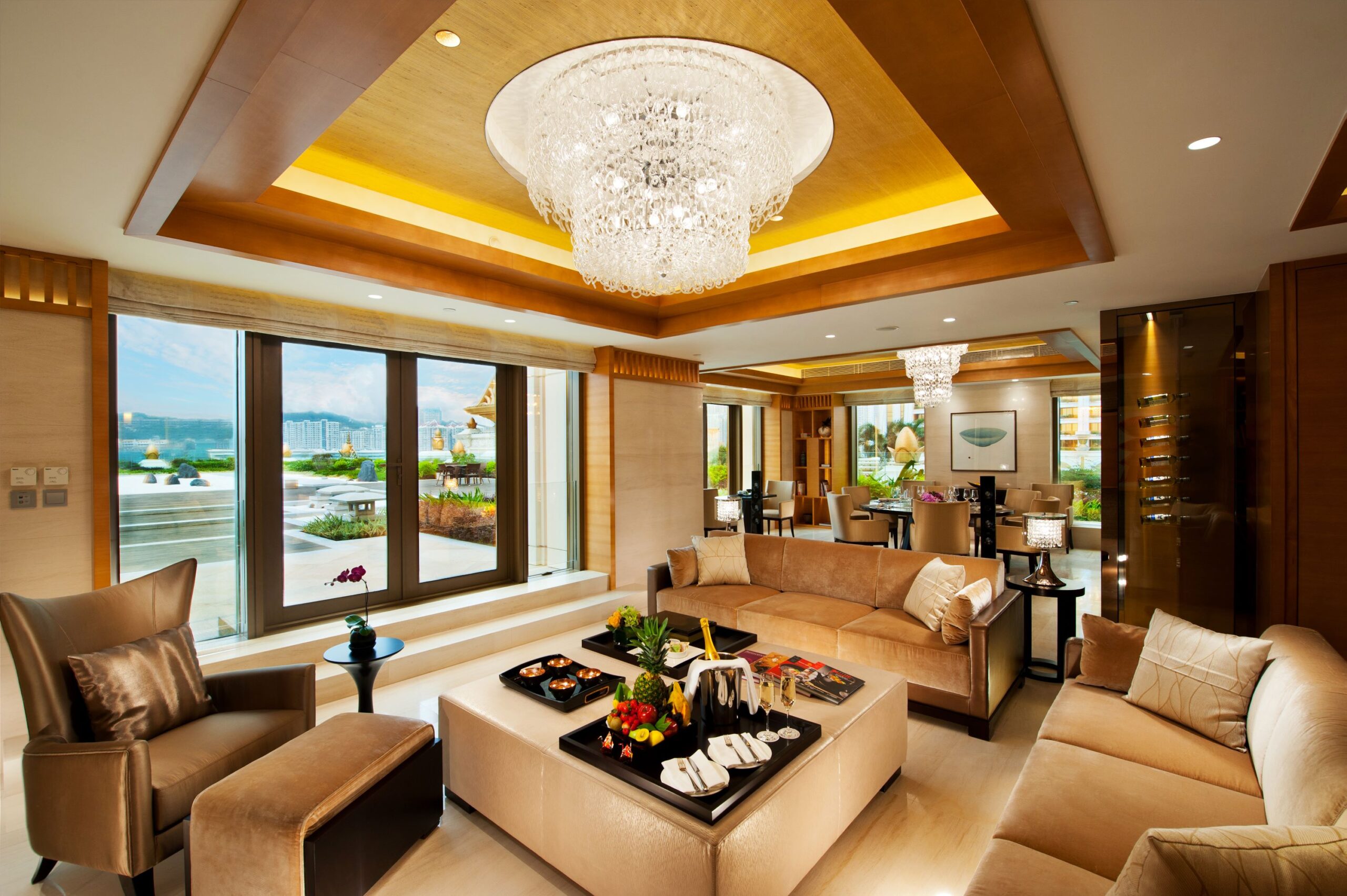 澳門大倉酒店憑藉其獨特的一絲不苟細膩服務，蟬聯第五個《福布斯旅遊指南》五星獎項。