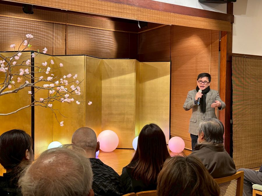 北投文物館主要展出台灣在地文物-館長洪侃主持「珠璣—串起文明的珠飾特展」開幕活動。 (圖/記者林均和攝)