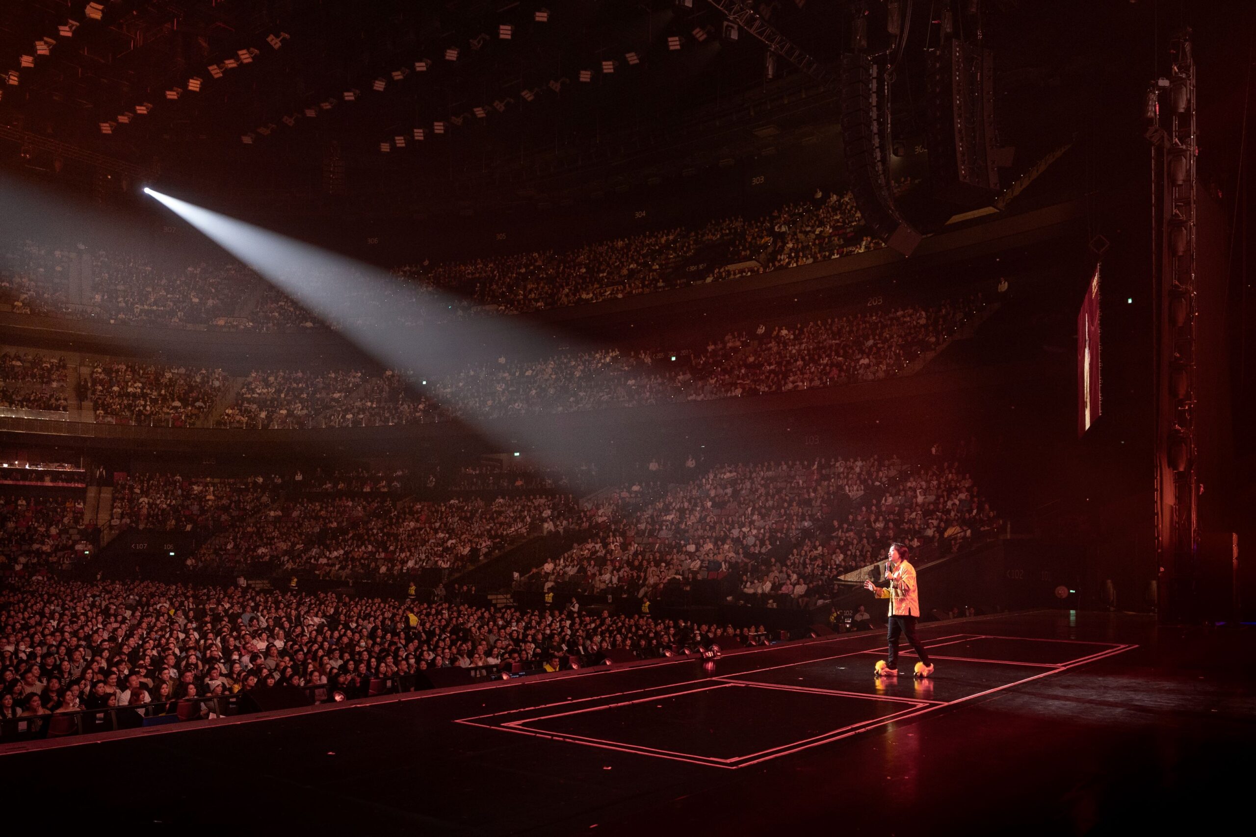 澳門最大的室內場館---銀河綜藝館，隆重迎接Jimmy O. Yang回歸「澳門銀河」，於大年初五及初六，為逾18,000名觀眾送上喜氣洋洋的新春祝福。(2)