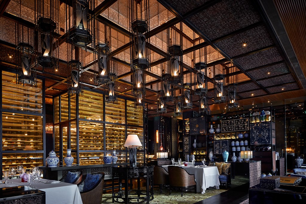 澳門最高的精緻粵菜餐廳麗軒呈獻同樣高雅的精巧美饌，喜獲《福布斯旅遊指南》五星殊榮。