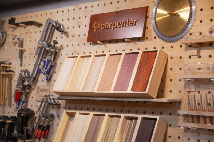 ▲2026年木匠兄妹特別推出「七彩彩虹筷」手作體驗課程，讓民眾親手完成屬於自己的新年第一雙筷子，把祝福握進掌心。