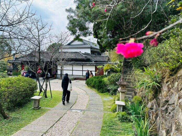 百年日式木造建築-北投文物館見證北投百年溫泉文化風華。(圖/記者林均和攝)