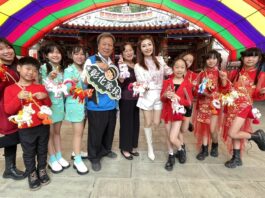 影音/清水岩寺傳愛12載 義賣家扶燈籠助學 美魔女楊惠絜議員蕭妤亘響應公益