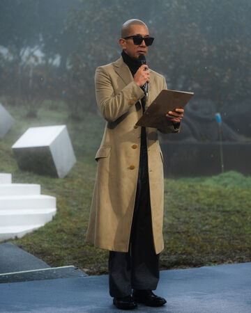 具俊曄穿27年前大S送的大衣。(圖/經紀公司提供)