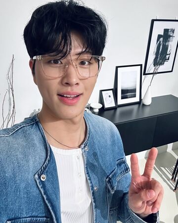 安芝儇被爆熱戀，對象是《換乘戀愛4》成百賢。（圖／翻攝IG）