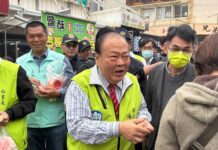 澎湖縣長陳光復初一發紅包不慎失足 頭部重創昏迷送醫