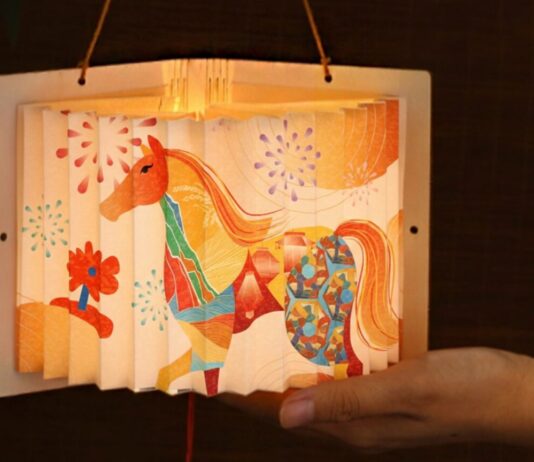 花蓮燈會「翻閱奇蹟」提燈曝光 邀民眾翻閱屬於自己的奇蹟