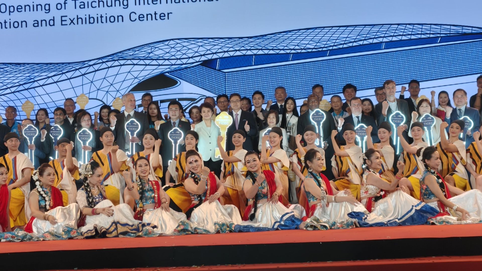 ▲ 中市府廣邀各界貴賓,共同見證今(23)日「台中國際會展中心」正式開幕典禮。(圖/記者游穎達攝)