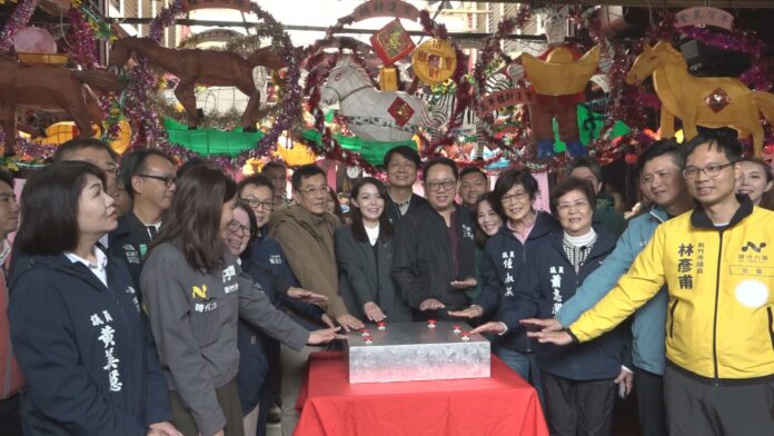 新竹都城隍廟點花燈 馬兒造型氣勢奔騰