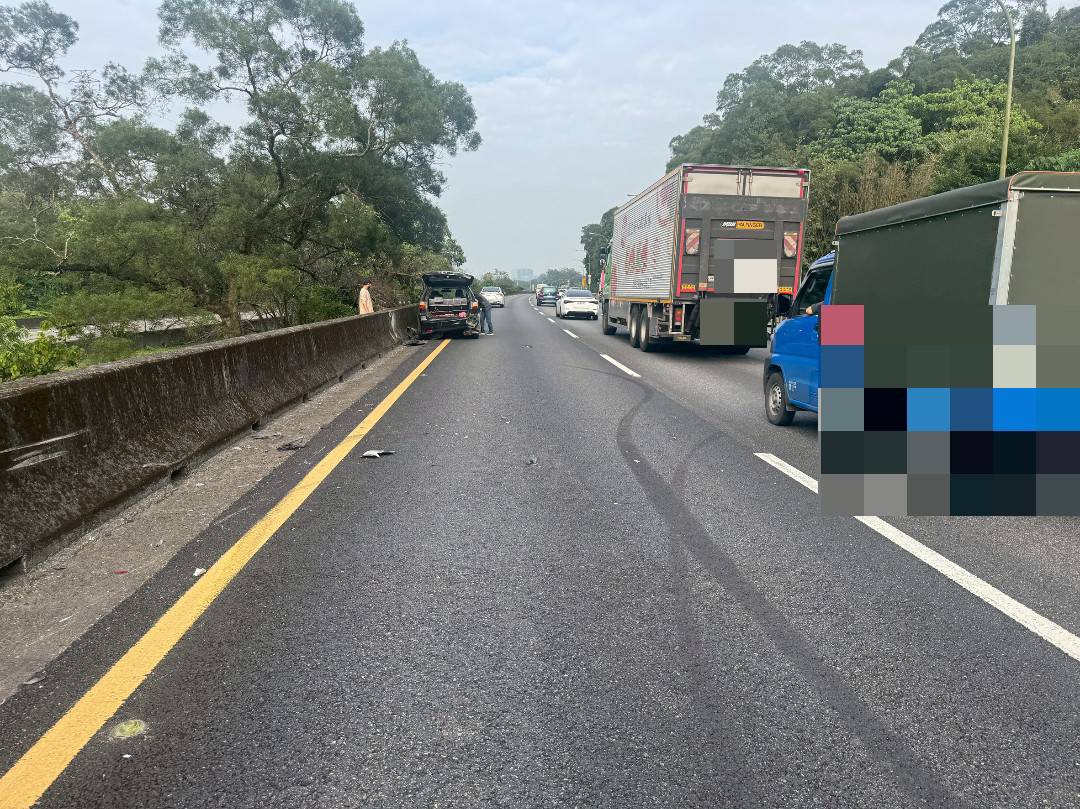 國道3號北向18公里處福德隧道口,上(2)月26日下午14時許發生1起驚悚事故。