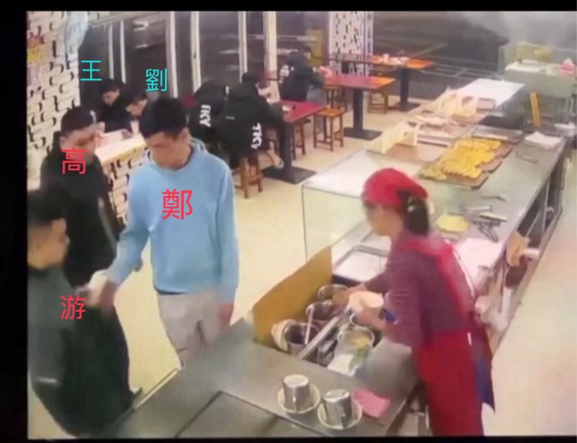 36歲鄭姓男子與25歲游男、曾男及24歲高男4煞結束酒局後前往豆漿店吃消夜。