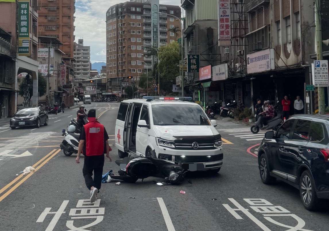 新北市樹林區保安街二段、保安街二段167巷口，上（2）月27日上午10時許發生1起救護車事故。