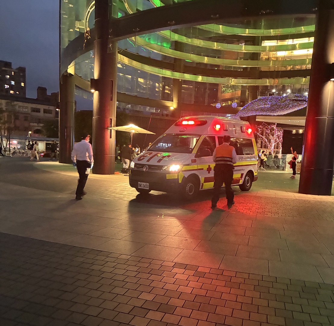 台北市信義區台鐵松山車站昨(1)日傍晚17時許傳出落軌意外。