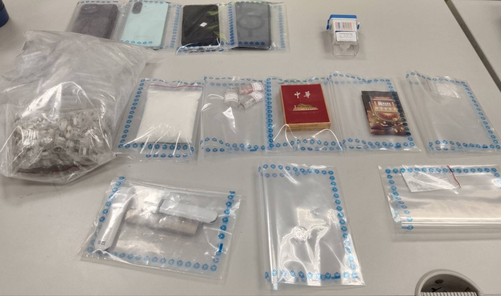 警方在張姓母子身上查獲海量毒品。