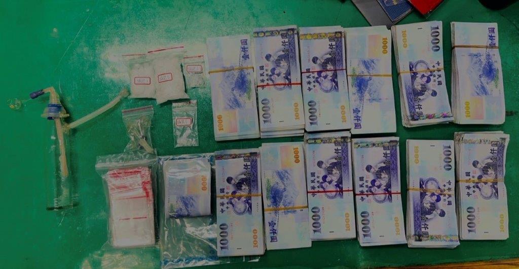 專案小組查扣相關證物。