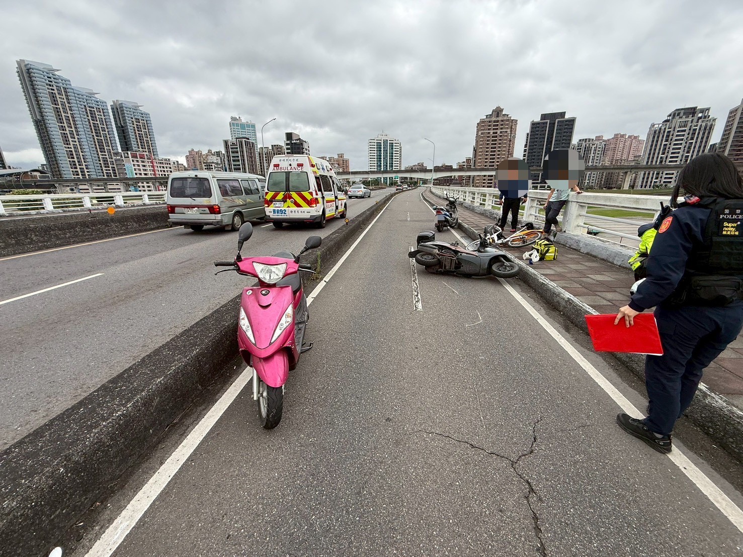 轄區警方獲報到場，用了30分鐘排除事故恢復通行。